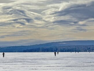 8 fat bikers ride the ice road from Bayfield to Madeline Island